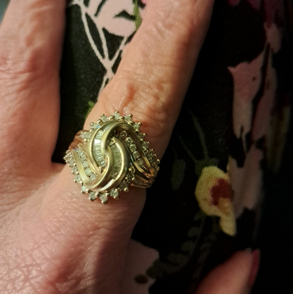 10kt diamond dinner ring